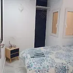 شقة Beachfront With Sea View & Balcony تورّيفيِخا