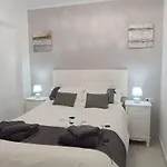 Beachfront With Sea View & Balcony تورّيفيِخا
